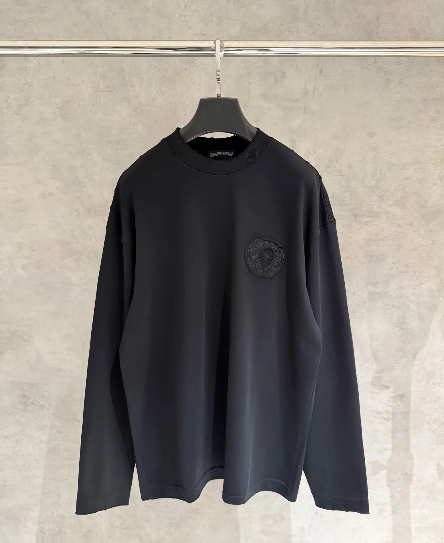 🅿️330 [Strict quality control] CH Croixin's new long-sleeved sweatshirt T-shirt. Heavy 340g double yarn fabric. Wash the whole garment twice. Frayed and torn on all four sides. Heavy fabric. The neckline is made of icy Salona. Loose fit. Deep, wide and stylish. No deformation or shrinkage. Color: 3 colors, black, white and gray. Size: M-2xl